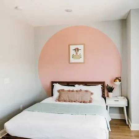 Designer~8 Mins 2 Broadway~balcony~sleeps 10~new * Nashville