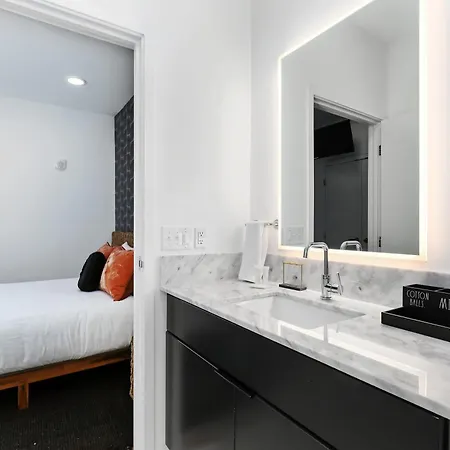 Riverfront 1 Mile To Broadway Modern Holiday home Nashville