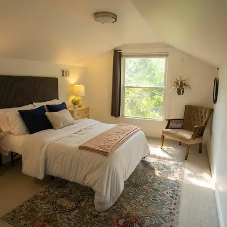 Lovely East - Cute And Cozy! Holiday home *