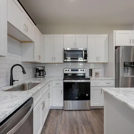Holiday home - 5621 Lenox Ave Unit 1-5 - Combo *