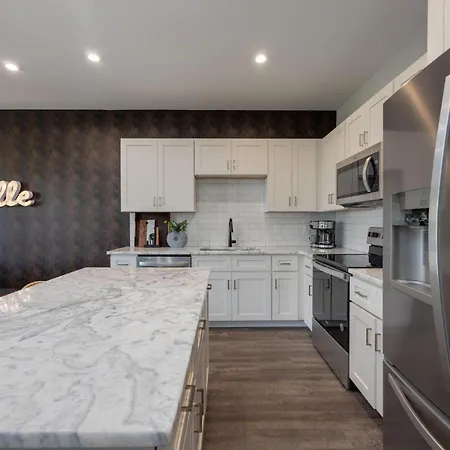 Holiday home - 5621 Lenox Ave Unit 1-5 - Combo