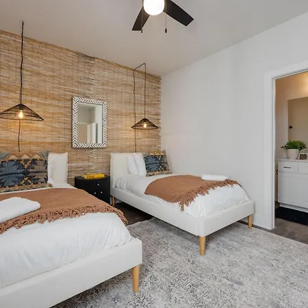 - 5621 Lenox Ave Unit 1-5 - Combo Holiday home *