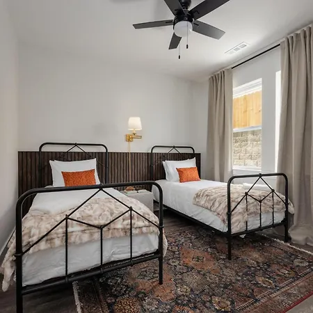 Holiday home - 5621 Lenox Ave Unit 1-5 - Combo