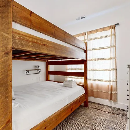 Catalyst Vanderbilt Adventure On Convent Unit 2 Holiday home *