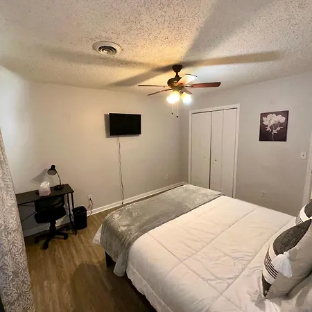 Serene 2-bedroom Unit W/ Free Parking