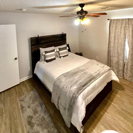Serene 2-bedroom Unit W/ Free Parking