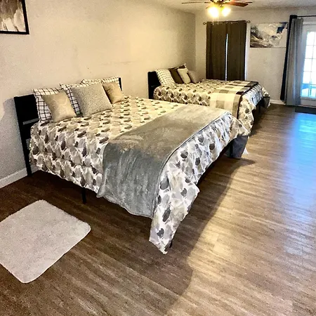 Serene 2-bedroom Unit W/ Free Parking Apartment *