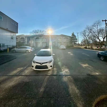 Apartment Serene 2-bedroom Unit W/ Free Parking *