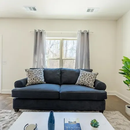 1 King 2 Queens Garage Yard Washer & Dryer Holiday home Nashville