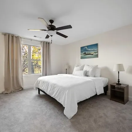 Holiday home 1 King 1 Queen 2 Double Garage Washer & Dryer Nashville