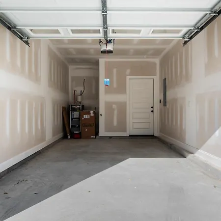 1 King 2 Queens Garage Yard Washer & Dryer