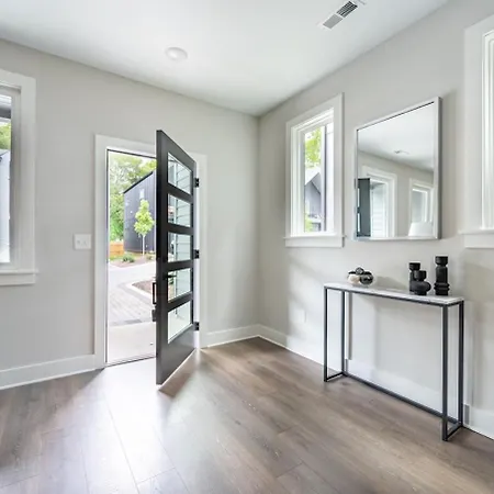 Gated W Balcony - 10 Min To Dt - Parking Spots Holiday home Nashville