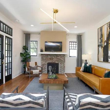 Upscale Location Stunning House Walk To Belmont Holiday home *