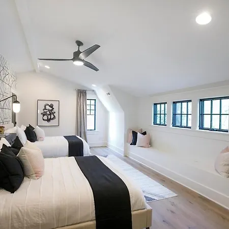 Elegant Space Walk To Belmont & Hillsboro Village Holiday home