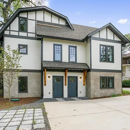 Holiday home Elegant Space Walk To Belmont & Hillsboro Village Nashville