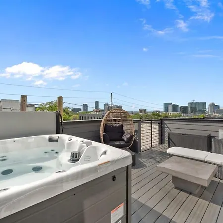 Hot Tub City Views Miami Vibes Nights Holiday home