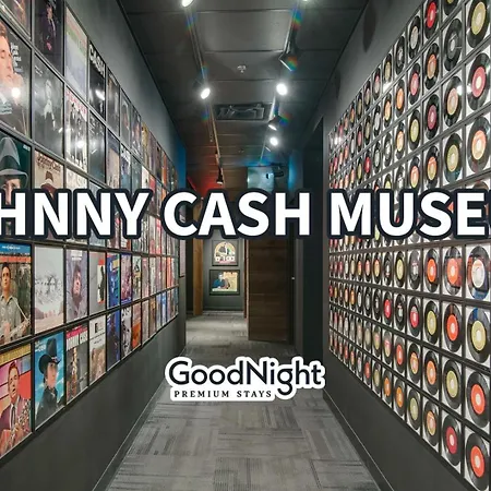 3 Luxury Loft Units - Mins To Broadway - Sleeps 15 * Nashville