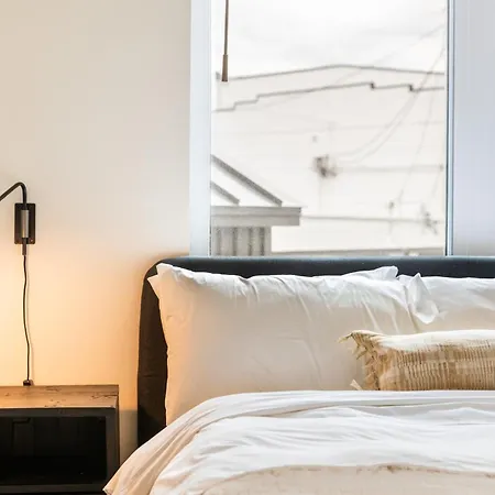 Outrider Modern Music City Penthouse Sleeps 24 Holiday home