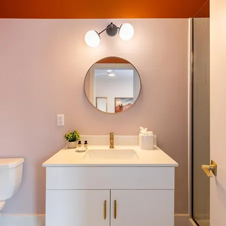 Outrider Modern Music City Penthouse Sleeps 24 Holiday home