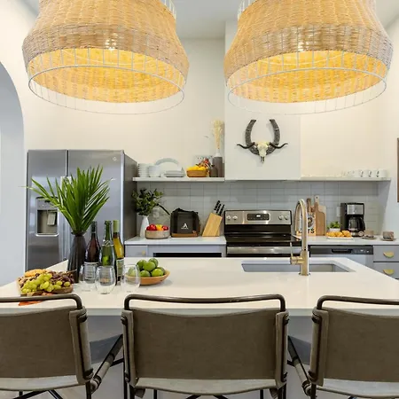 Outrider Modern Music City Penthouse Sleeps 24 *