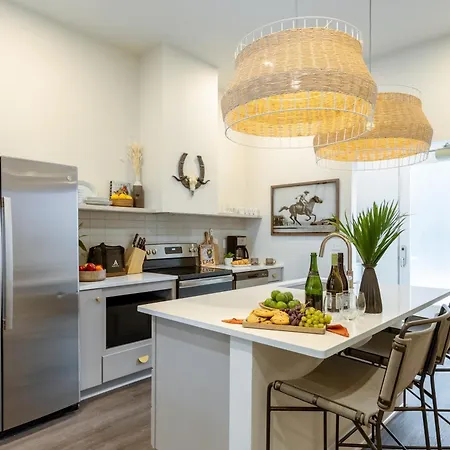 Holiday home Outrider Modern Music City Penthouse Sleeps 24