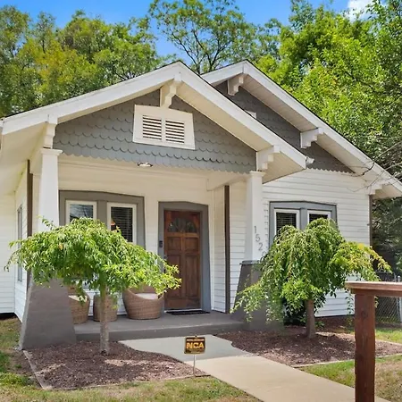 Holiday home Hip East W Hot Tub Mins To Dwntn *