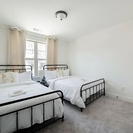 Holiday home 1 King 1 Queen 2 Double Garage Washer & Dryer *