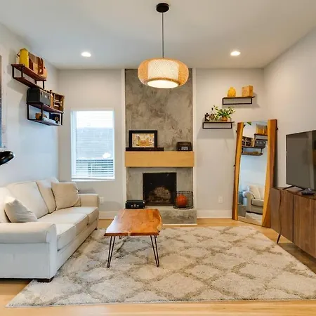 Holiday home Spacious 5 Min To Broadway, Sleeps 12! Nashville