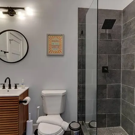 Spacious 5 Min To Broadway, Sleeps 12!