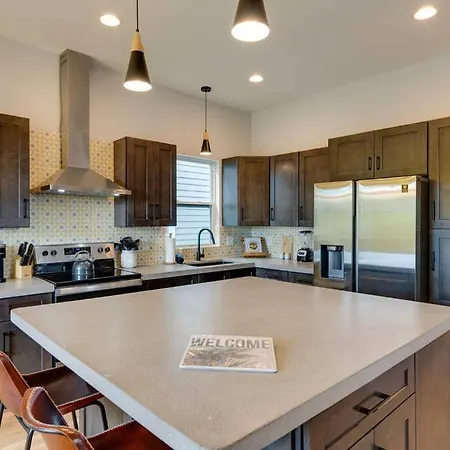 Spacious 5 Min To Broadway, Sleeps 12!