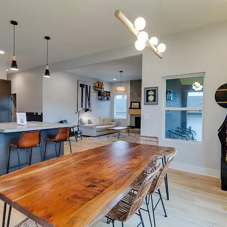 Spacious 5 Min To Broadway, Sleeps 12! *