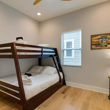 Spacious 5 Min To Broadway, Sleeps 12! Holiday home *
