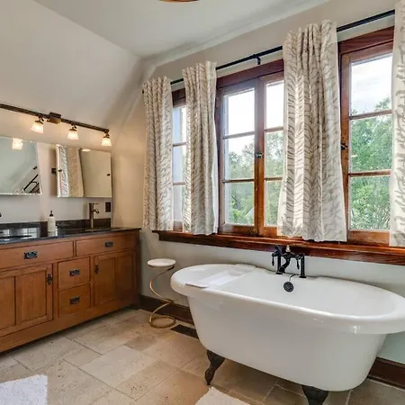 Ivy Hall - Great Location! Holiday home *