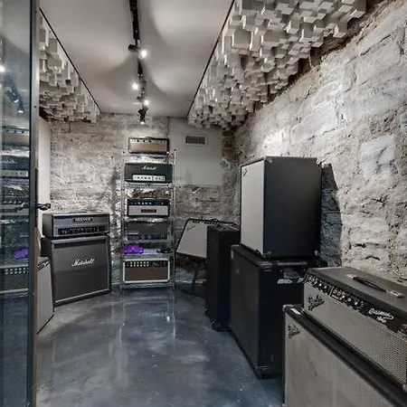 Ivy Hall - Great Location! *