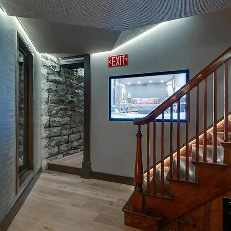 Ivy Hall - Great Location! *