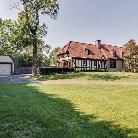 Ivy Hall - Great Location! *