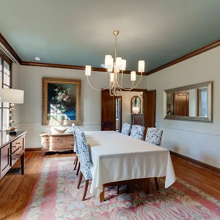 Ivy Hall - Great Location! Holiday home Nashville