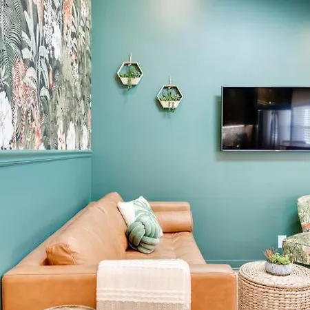 Welcome To The Jungle! Apartment