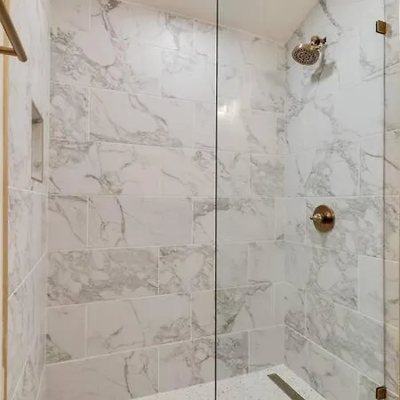 East Nash-vegas! Brand New Apartment!