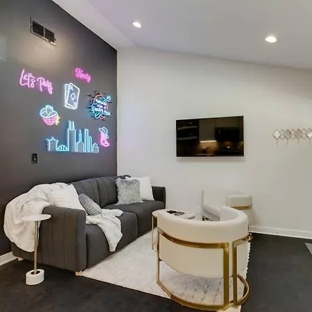 East Nash-vegas! Brand New Apartment!