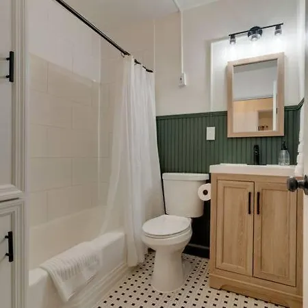 Southern Charmer 2 Miles To Broadway Apartment Nashville