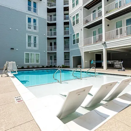 Spacious City Center Apartment! Free Parking, Pet-friendly, High-speed Wi-fi! * Nashville