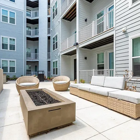 Spacious City Center Apartment! Free Parking, Pet-friendly, High-speed Wi-fi! Apartment
