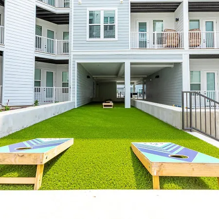 Apartment Spacious City Center Apartment! Free Parking, Pet-friendly, High-speed Wi-fi! *