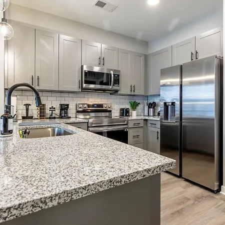 Spacious City Center Apartment! Free Parking, Pet-friendly, High-speed Wi-fi! Nashville