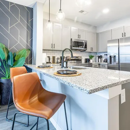 Spacious City Center Apartment! Free Parking, Pet-friendly, High-speed Wi-fi! Apartment