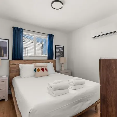 Chic Retreat In The Heart Of Unit #4a Apts Apartment *
