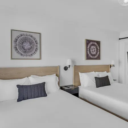 Stylish Near Downtown With 3 Bedrooms & 3 Baths, Walk To Dining & Coffee Shops, Private Yard With Grill, Smart Tvs In Every Room, Driveway Parking For 3, 24 Hr Hospitality *