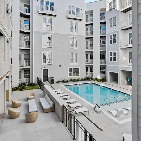 Apartment Spacious City Center Apartment! Free Parking, Pet-friendly, High-speed Wi-fi! *