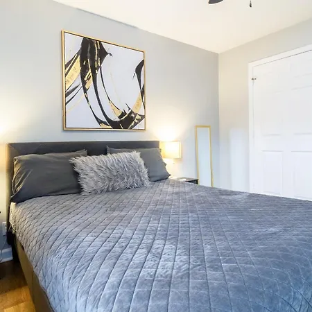 Apartment Charming 2 Bedroom In With Free Parking *